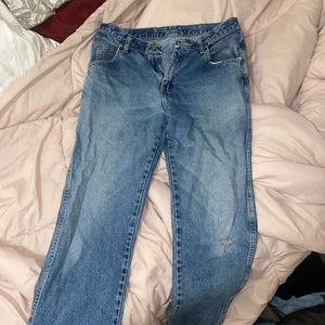 Vintage Wrangler loose fit jeans size 32 x 30 (would fit women’s 26-30)
